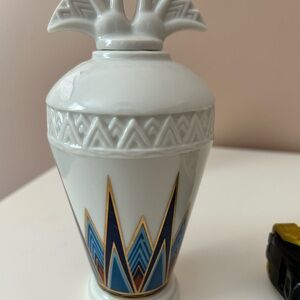 4/$100 treasures of the pharaoh Elegant White and Blue Ceramic Vase